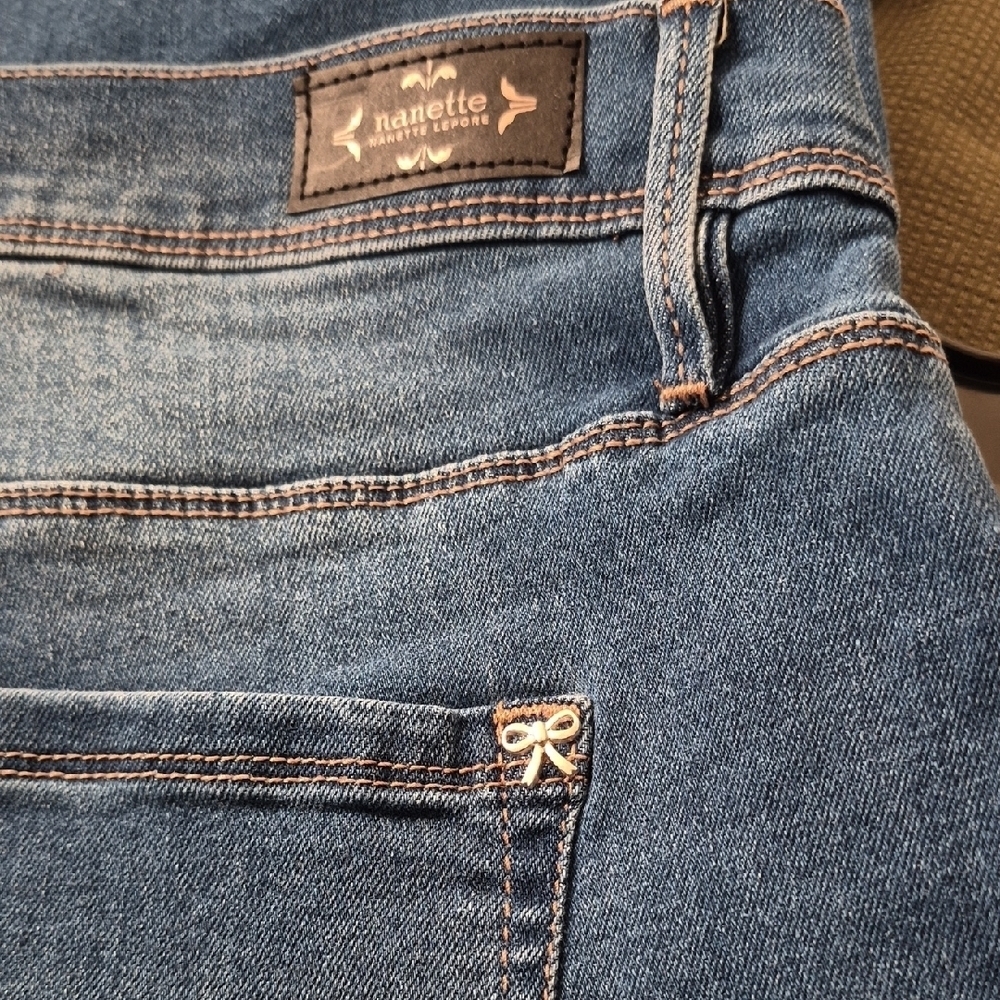 Woman's Blue Jeans - Picture 10 of 12
